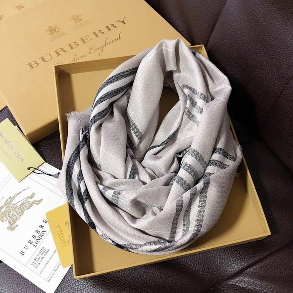 Bv*b*rry Scarf
